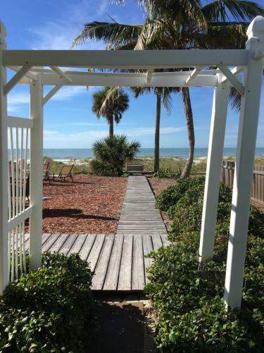 Apartamentos Sun N Fun Beachfront Vacation Rentals