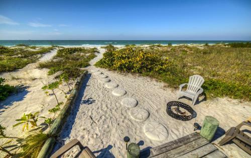 Apartamentos Sun N Fun Beachfront Vacation Rentals