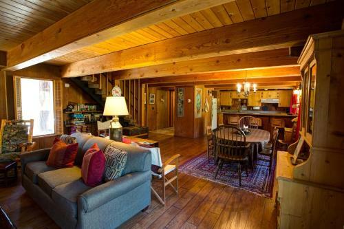 Gordon Pet Friendly Cabin