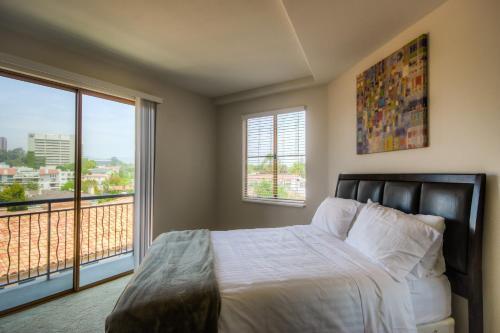 Wilshire Apartment 517