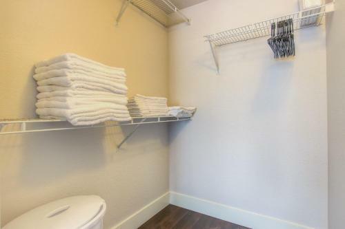 Wilshire Apartment 232
