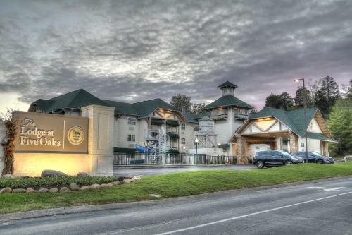 Hotel The Lodge At Five Oaks