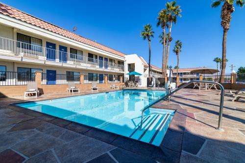 Posada Red Roof Inn Palm Springs Thousand Palms