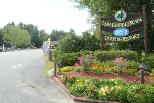 Lake George Escape One-bedroom Rustic Cabin 61