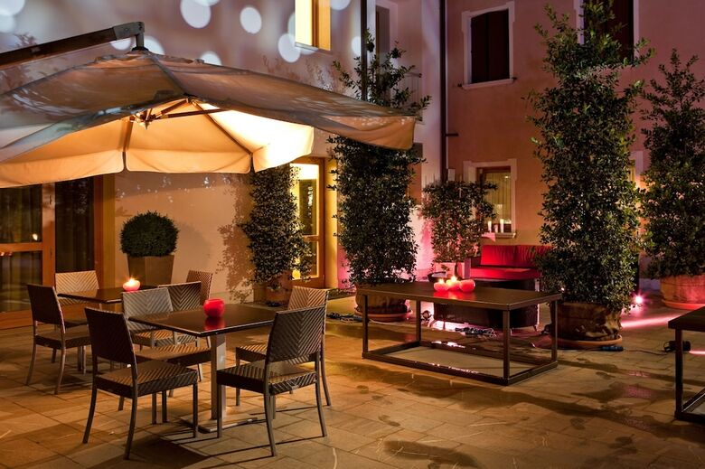 Al Tezzon Hotel
