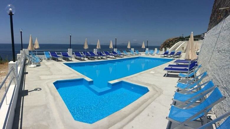 Hotel Corallo Calav�
