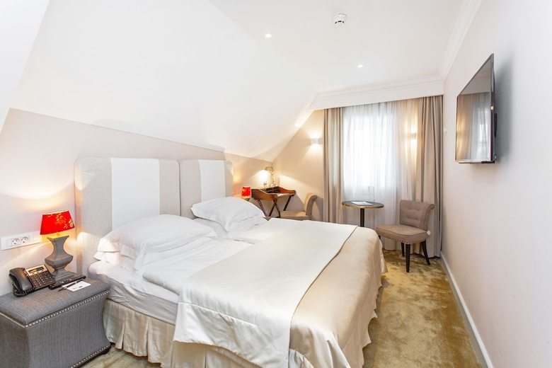 Lesar Hotel Angel