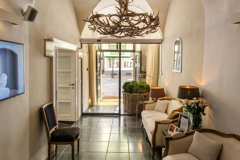 Lesar Hotel Angel
