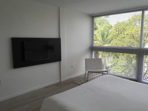 Beach Haus Key Biscayne Contemporary Apartments