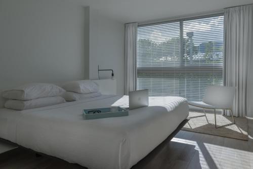 Beach Haus Key Biscayne Contemporary Apartments