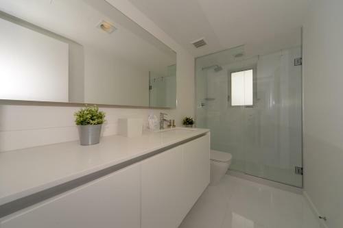 Beach Haus Key Biscayne Contemporary Apartments