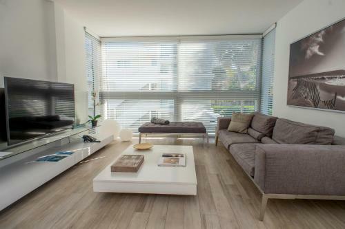 Beach Haus Key Biscayne Contemporary Apartments