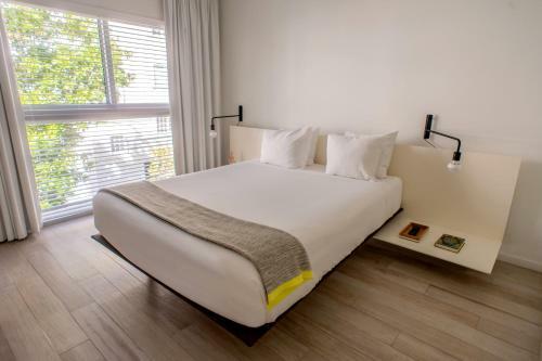 Beach Haus Key Biscayne Contemporary Apartments
