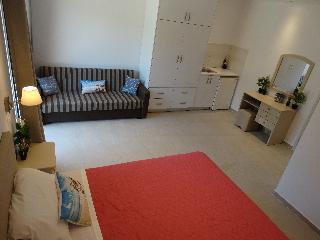 Hotel Makis Apartments
