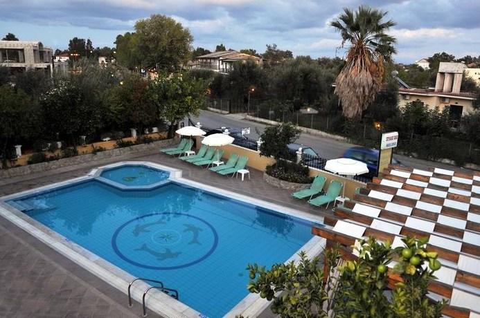 Hotel Makis Apartments