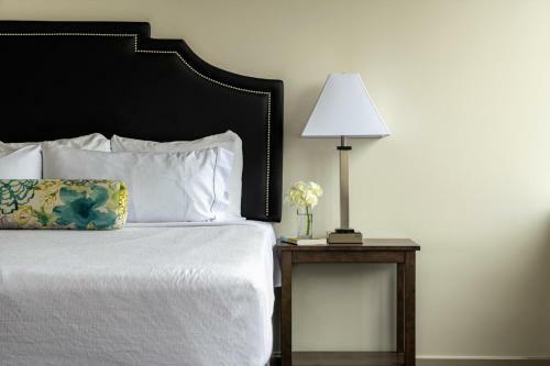 Elm Street Apartment By Stay Alfred