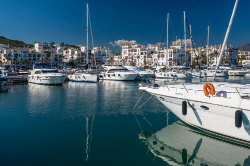Duquesa Village Apartemento 2115