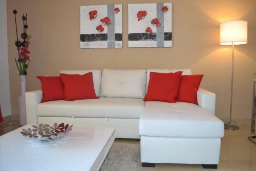 Duquesa Village Apartemento 2115