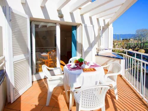 Apartment Platja De Roses.8