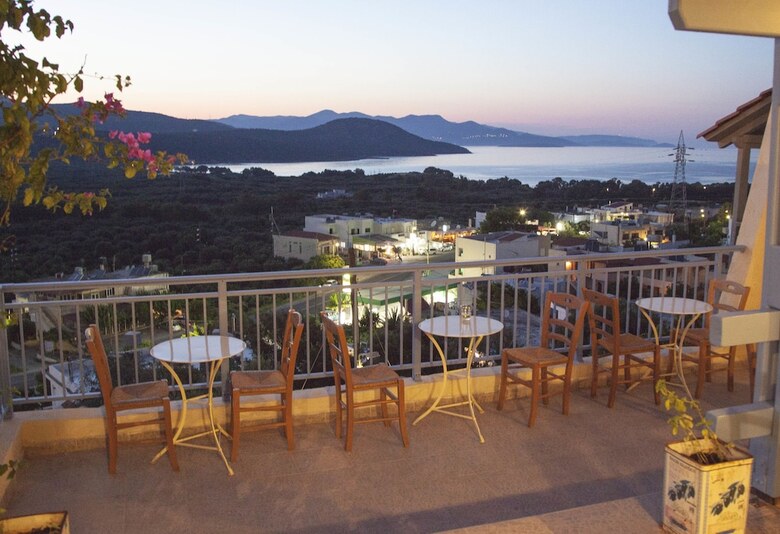 Elpida Hotel