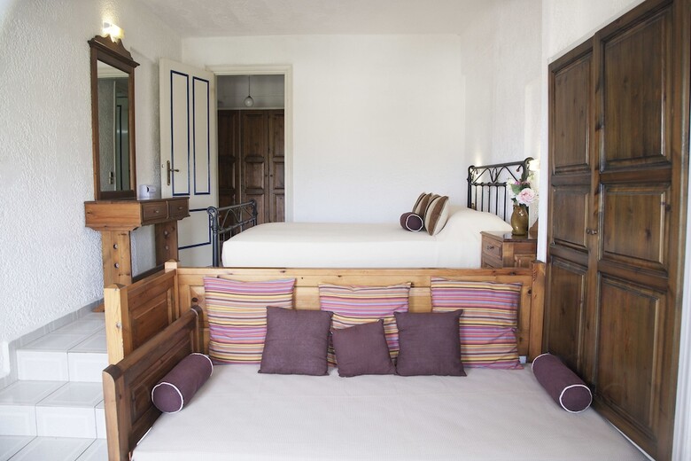 Elpida Hotel