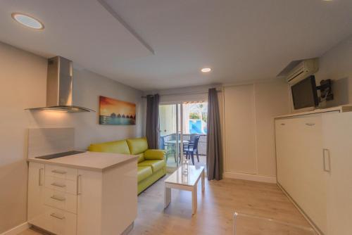 Apartamento Benal Beach 215