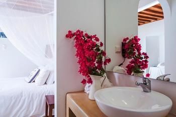 Hotel Rhenia Bangalows