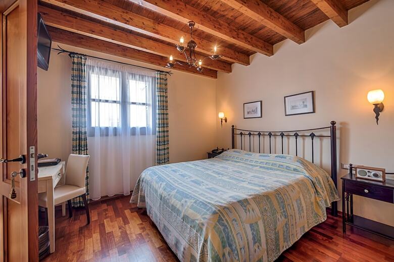 Zacosta Villa Hotel