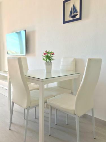 Estudios Y Apartamentos Benal Beach