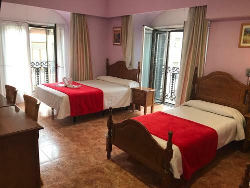 Hostal Madrid Playa Rooms
