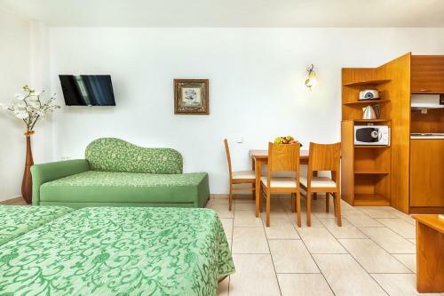 Aparthotel Nereides