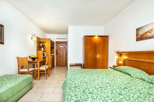 Aparthotel Nereides