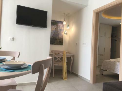 Pithos Apartments