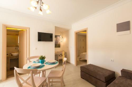 Pithos Apartments