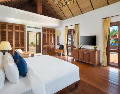 Hotel Le Menara Khao Lak Beachfront Villa & Resort