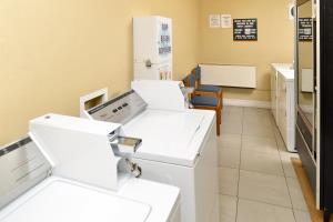 Hotel Americas Best Value Inn - Hayward