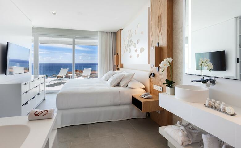 Hotel Royal Hideaway Corales Suites