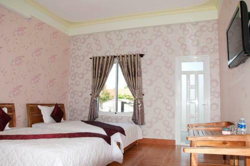 Sunrise Village Hotel