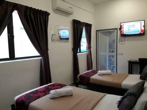 Hostal Max Ferringhi Hotel