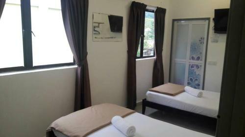 Hostal Max Ferringhi Hotel
