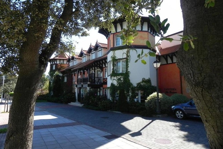 Hotel Torres De Somo