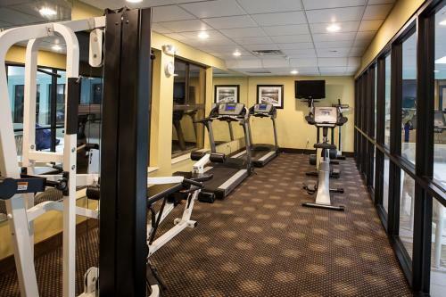Holiday Inn Express Hotel & Suites Canton