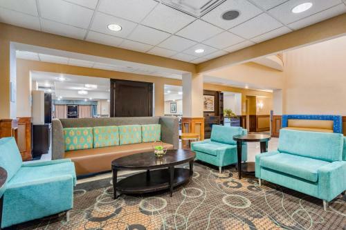 Holiday Inn Express Hotel & Suites Canton