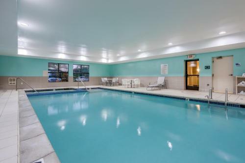 Holiday Inn Express Hotel & Suites Canton