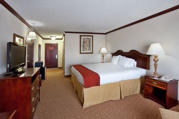 Holiday Inn Express Hotel & Suite