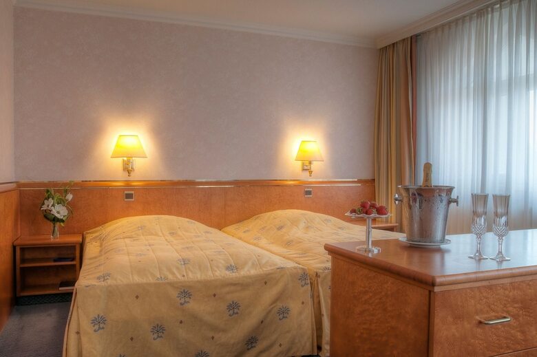 Bw Ambassador Hotel Bosten