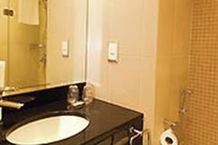 Hotel Ibis Al Rigga