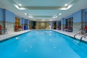 Holiday Inn Express Hotel  Suites Tower Cente