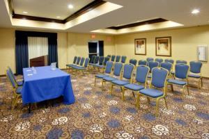Holiday Inn Express Hotel  Suites Tower Cente