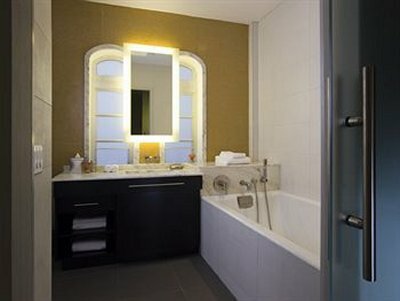 Hotel Breakwater South Beach